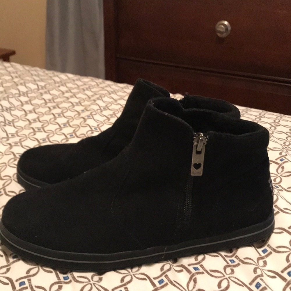 Black bobs boots.